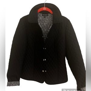 Tara Jones quilted women’s jacket size 6 .  Snap front.  Lightweight.